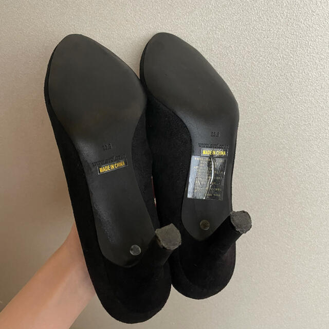 EVOL(イーボル)の美品 イリマ スエードパンプス 黒 23.5cm ヒール8cm レディースの靴/シューズ(ハイヒール/パンプス)の商品写真