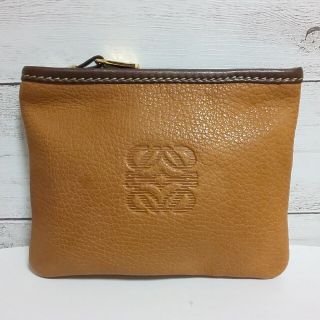 ロエベ(LOEWE)の【美品】LOEWE ロエベ レザー ミニポーチ ロゴ アナグラム 型押し(ポーチ)