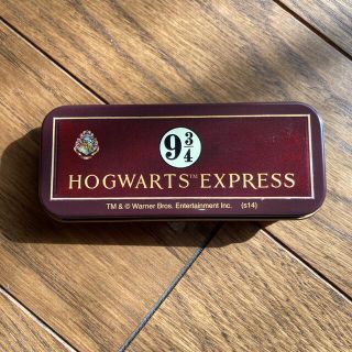 ユニバーサルスタジオジャパン(USJ)の【ハリー・ポッター】HOGWARTS EXPRESS プラットホームタブレット缶(小物入れ)