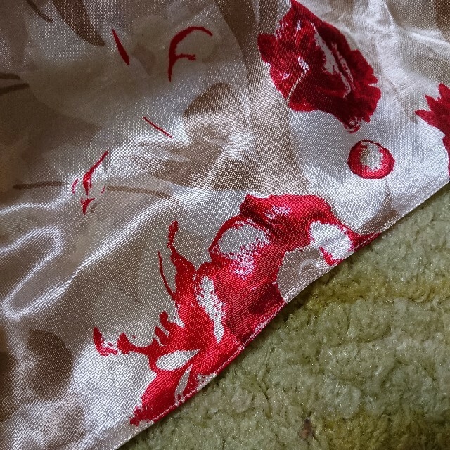 訳あり☆花柄サテン スカート レディースのスカート(ひざ丈スカート)の商品写真
