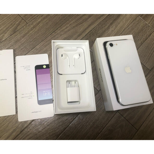 iPhone SE 第二世代 (SE2)ホワイト 64GB au iPhone SE 第二世代 (SE2)ホワイト 64GB au