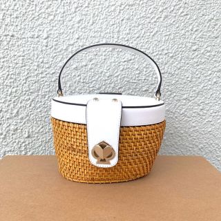 ケイトスペードニューヨーク(kate spade new york)のkate spade かごバッグ ホワイト ハンドバッグ 正規品 完売(かごバッグ/ストローバッグ)