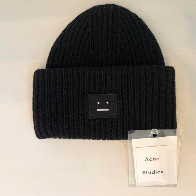 ACNE(アクネ)の最終値下げ　acne studios ニット帽　ブラック　BTS愛用　アクネ レディースの帽子(ニット帽/ビーニー)の商品写真