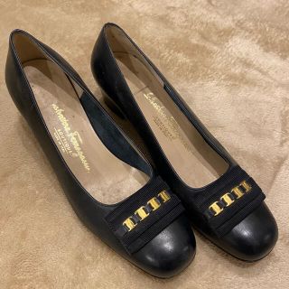 サルヴァトーレフェラガモ(Salvatore Ferragamo)のフェラガモ　黒パンプス　7c(ハイヒール/パンプス)