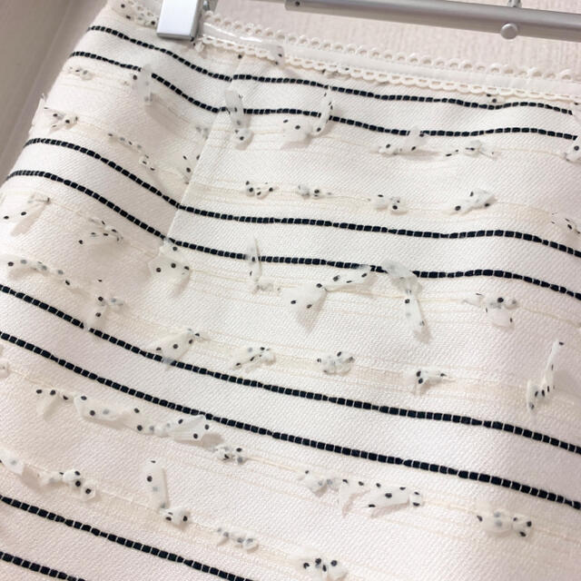 Harrods(ハロッズ)のHarrodsハロッズ❤️新品❤️ドットリボン生地お洒落な白スカート３ レディースのスカート(ひざ丈スカート)の商品写真
