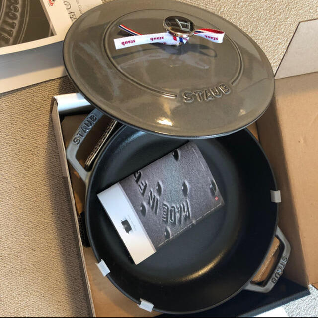 STAUB(ストウブ)のストウブ　ブレイザー　ソテーパン　☆新品☆送料込み インテリア/住まい/日用品のキッチン/食器(鍋/フライパン)の商品写真