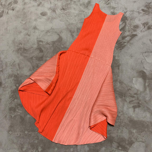 PLEATS PLEASE ISSEY MIYAKE(プリーツプリーズイッセイミヤケ)の【値下げ】❻プリーツプリーズ  イッセイミヤケ　ロングワンピース レディースのワンピース(ロングワンピース/マキシワンピース)の商品写真