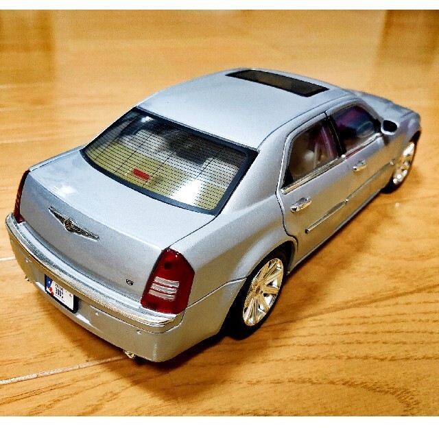 Chrysler - ミニカー クライスラー300C 1/18スケール 展示品の通販 by ...