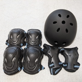 ヘルメット　プロテクター　セット(スケートボード)