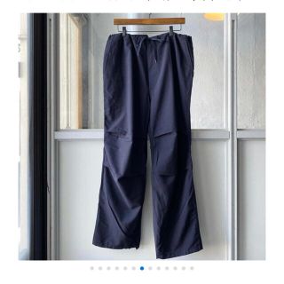 コモリ(COMOLI)の新品　COMOLI ウールニータックパンツ　ネイビー　1(ワークパンツ/カーゴパンツ)