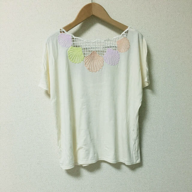 Dot&Stripes CHILDWOMAN(ドットアンドストライプスチャイルドウーマン)の貝がらのTシャツ レディースのトップス(Tシャツ(半袖/袖なし))の商品写真