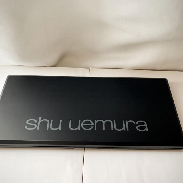 shu uemura(シュウウエムラ)のシュウウエムラ　限定　16色　アイシャドウ　パレット コスメ/美容のベースメイク/化粧品(アイシャドウ)の商品写真