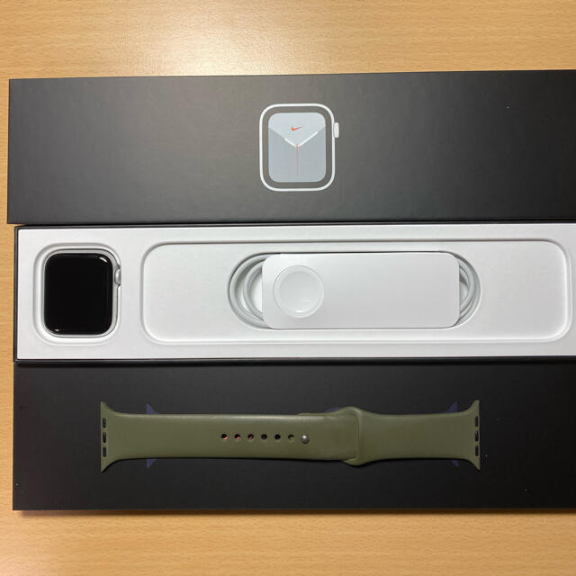 Apple Watch(アップルウォッチ)の美品　apple watch se 44mm シルバー メンズの時計(腕時計(デジタル))の商品写真