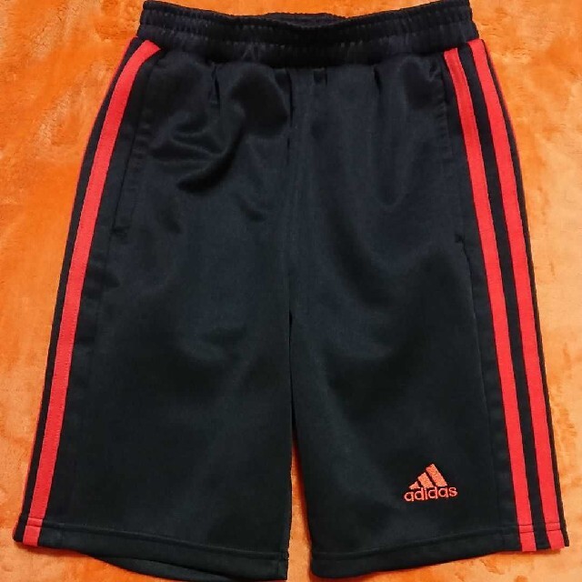 adidas(アディダス)の《新品未使用》『adidas アディダス ハーフパンツ130cm 』 キッズ/ベビー/マタニティのキッズ服男の子用(90cm~)(パンツ/スパッツ)の商品写真