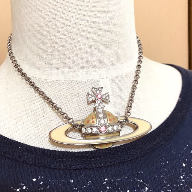 Vivienne Westwood(ヴィヴィアンウエストウッド)のヴィヴィアン バスレリーフ　オーブ　スター　ネックレス レディースのアクセサリー(ネックレス)の商品写真