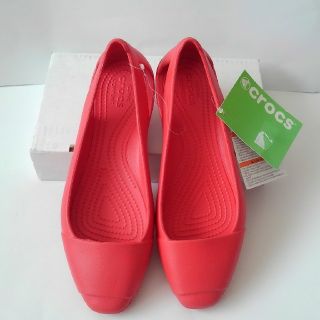 クロックス(crocs)の【未使用品】crocs　シエンナ　フラット　パンプス　24.0㎝　レッド(ハイヒール/パンプス)