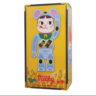 メディコムトイ(MEDICOM TOY)のBE@RBRICK 招き猫 ペコちゃん 青蓄光 1000％　ベアブリック(キャラクターグッズ)