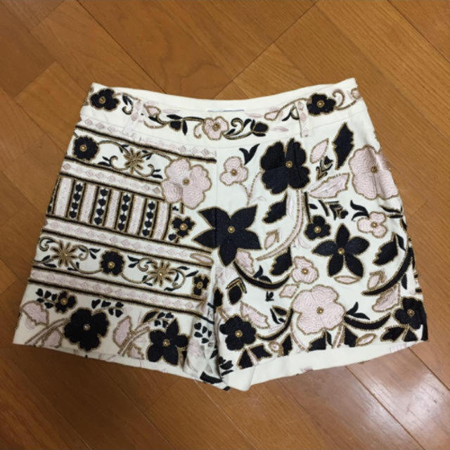 GRACE CONCINENTAL 刺繍ショートパンツ