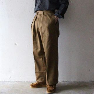 コモリ(COMOLI)のNEAT 20aw トルファンサテン　スタンダード　44 美品(スラックス)