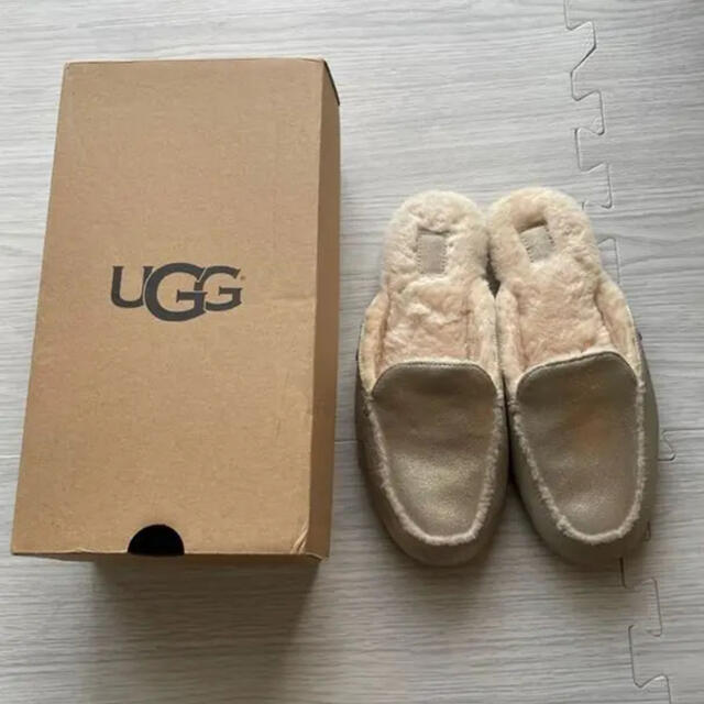 UGG(アグ)の送料無料★UGGメタリックスリッパ★25㎝！ レディースの靴/シューズ(サンダル)の商品写真