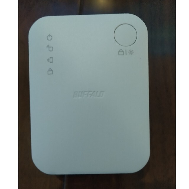 Buffalo(バッファロー)のBuffalo WEX-733DHP 無線Wifi中継器 スマホ/家電/カメラのPC/タブレット(PC周辺機器)の商品写真