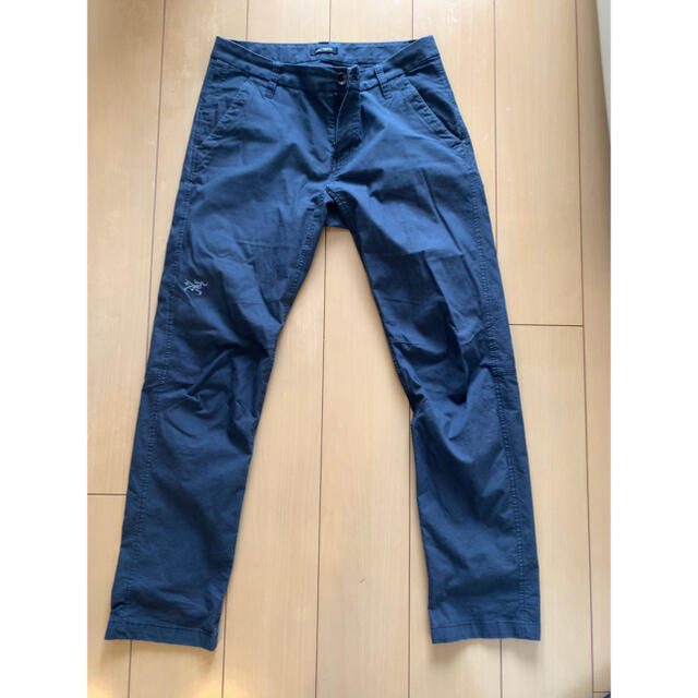 ARC'TERYX(アークテリクス)のアークテリクス　アトリンAtlin Chinos Nighthawk　32 メンズのパンツ(ワークパンツ/カーゴパンツ)の商品写真