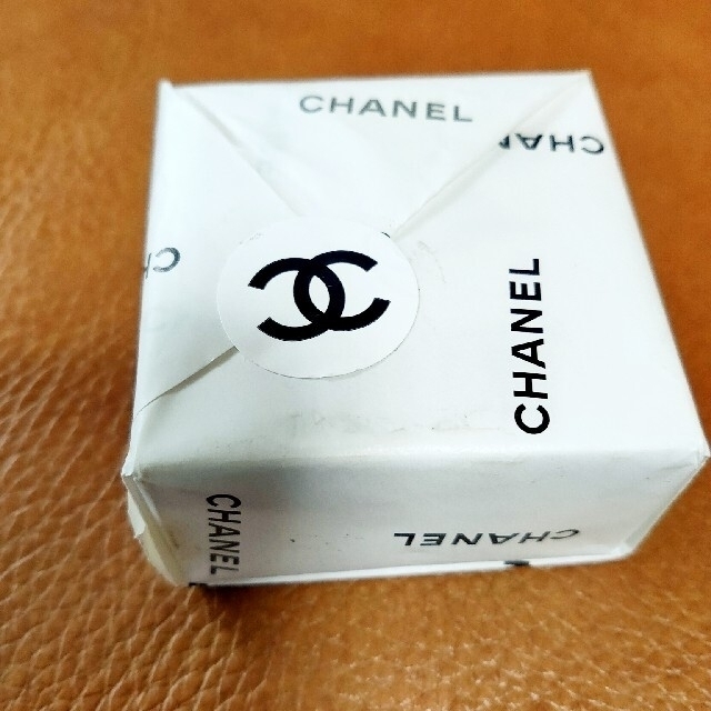 CHANEL(シャネル)の【新品未使用】CHANEL　イドゥラ ビューティ リップ バーム10g コスメ/美容のスキンケア/基礎化粧品(リップケア/リップクリーム)の商品写真