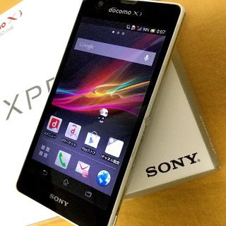 エヌティティドコモ(NTTdocomo)の[綺麗]docomo Xperia A SO-04E ホワイト「充電スタンド付」(スマートフォン本体)