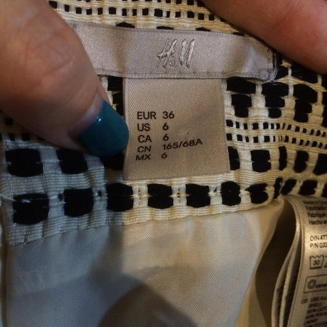 H&M(エイチアンドエム)のモノトーン柄タイトミニスカート レディースのスカート(ミニスカート)の商品写真