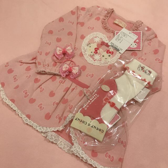 coeur a coeur(クーラクール)のクーラクール キティコラボ トップス 靴下 キッズ/ベビー/マタニティのキッズ服女の子用(90cm~)(Tシャツ/カットソー)の商品写真