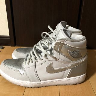 ナイキ(NIKE)のNIKE エアジョーダン1 レトロ　シルバー(スニーカー)