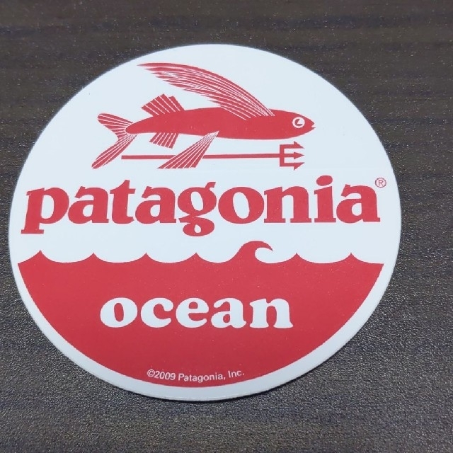 patagonia(パタゴニア)の(直径7.7cm) patagonia 公式ステッカー スポーツ/アウトドアのスポーツ/アウトドア その他(その他)の商品写真