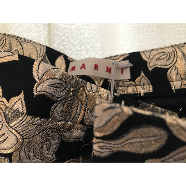 Marni(マルニ)の【未着用】マルニ金糸パンツ　タグ付き レディースのパンツ(クロップドパンツ)の商品写真