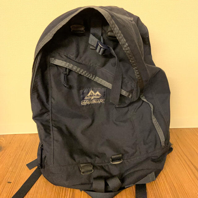 Gregory(グレゴリー)のGREGORY×BEAMS 40周年 別注 旧ロゴ DAY PACK リュック メンズのバッグ(バッグパック/リュック)の商品写真