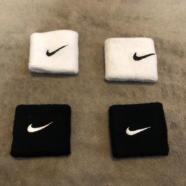 NIKE(ナイキ)のNIKE リストバンド　白黒セット メンズのアクセサリー(バングル/リストバンド)の商品写真