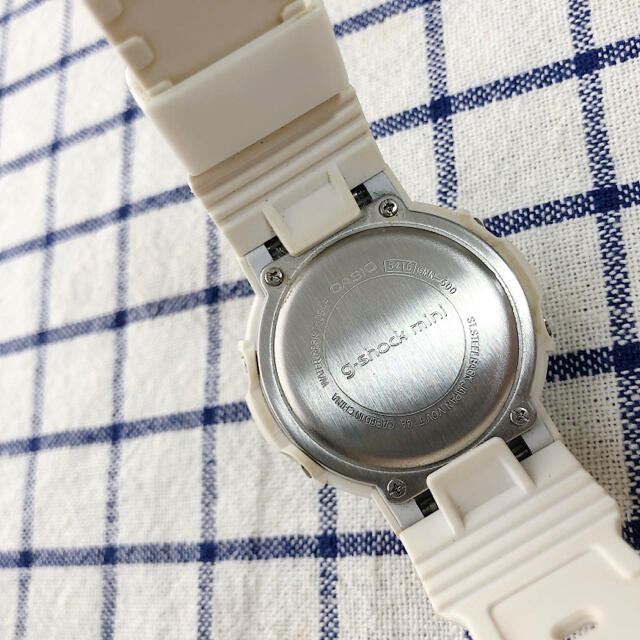 BEAMS BOY(ビームスボーイ)のCasio  G-SHOCK mini  GMN-500-7BJR ホワイト レディースのファッション小物(腕時計)の商品写真