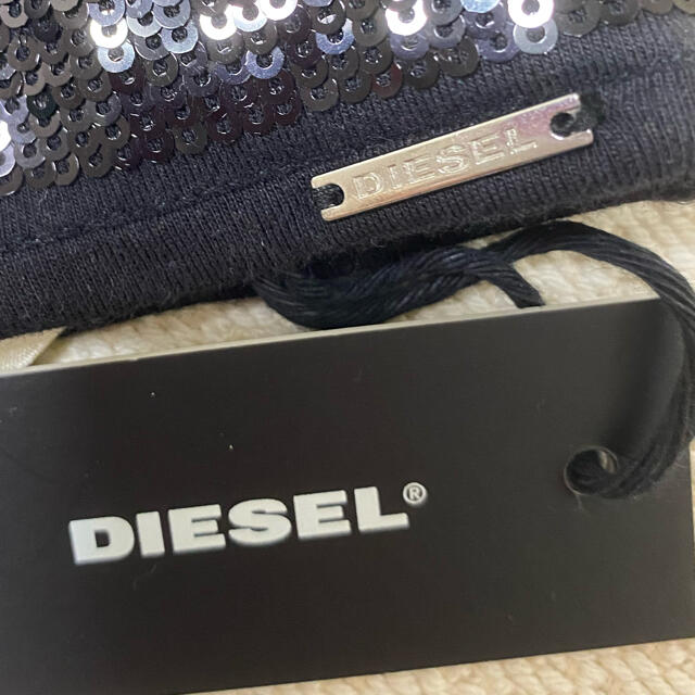 DIESEL(ディーゼル)のディーゼル　diesel 新品未使用　スパンコール　ボーダー　ブラック レディースの帽子(ニット帽/ビーニー)の商品写真