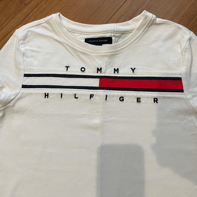 TOMMY HILFIGER(トミーヒルフィガー)のトミーヒルフィガーガール女の子キッズワンピース110.120.130ホワイト キッズ/ベビー/マタニティのキッズ服女の子用(90cm~)(ワンピース)の商品写真