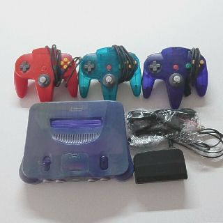 ニンテンドウ64(NINTENDO 64)のニンテンドー６４本体＋コントローラー３機(家庭用ゲーム機本体)