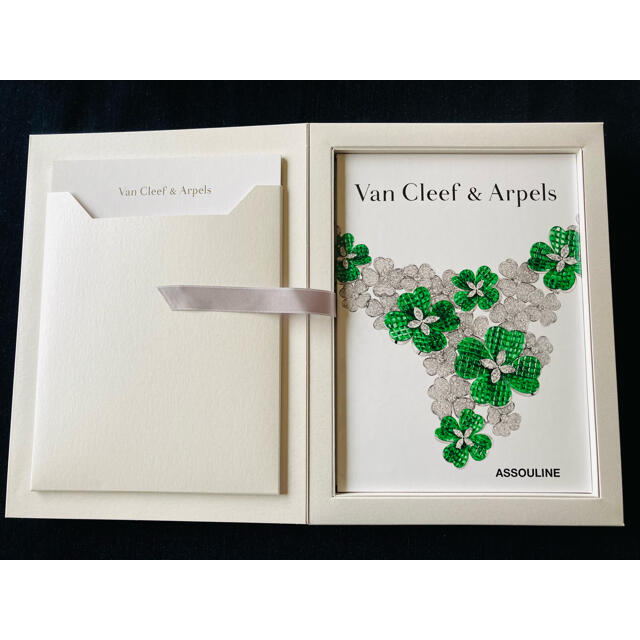 Van Cleef & Arpels(ヴァンクリーフアンドアーペル)のヴァンクリーフアーベル☆最新カタログ&写真集☆インテリアアンティーク レディースのアクセサリー(その他)の商品写真