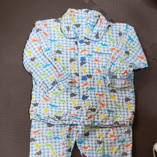 恐竜パジャマ キッズ/ベビー/マタニティのキッズ服男の子用(90cm~)(パジャマ)の商品写真