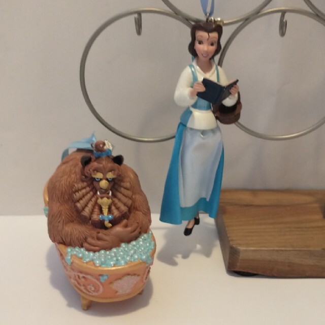 Disney(ディズニー)の美女と野獣　オーナメント　ディズニーストア　ベル　フィギュア　ディズニー　置物 エンタメ/ホビーのフィギュア(その他)の商品写真