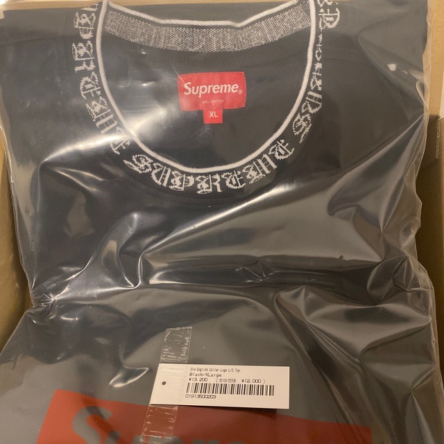 Supreme(シュプリーム)のOld English Collar Logo Top Black XLarge メンズのトップス(Tシャツ/カットソー(七分/長袖))の商品写真