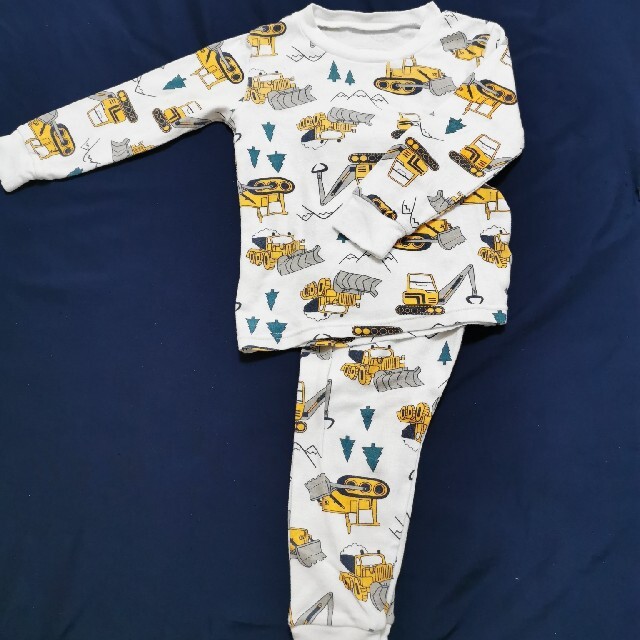 働くくるまのパジャマ (100cm) キッズ/ベビー/マタニティのキッズ服男の子用(90cm~)(パジャマ)の商品写真