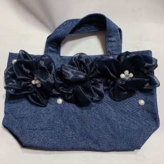 【ハンドメイド】薄地(ソフトデニム) トートバッグ 大きな紺のお花 オーロラパ (バッグ)