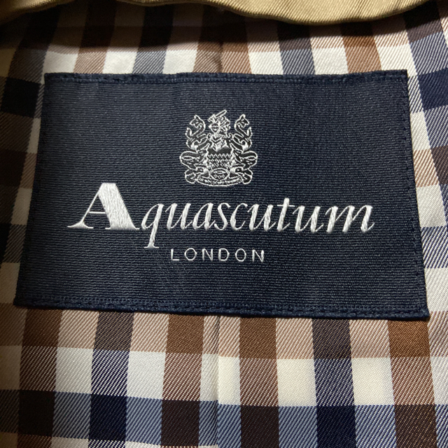 AQUA SCUTUM(アクアスキュータム)のアクアスキュータム　ベージュ　トレンチ　トレンチコート　サイズ4 レディースのジャケット/アウター(トレンチコート)の商品写真