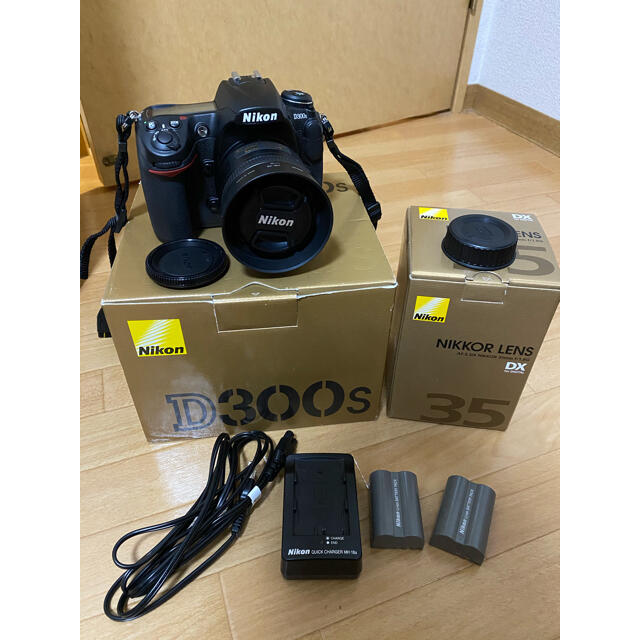 Nikon D300s + AF-S DX NIKKOR 35mm f/1.8G