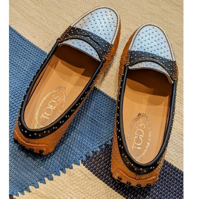 TOD'S(トッズ)の(新品) TOD'S ローファー ゴンミーニ レディースの靴/シューズ(ローファー/革靴)の商品写真