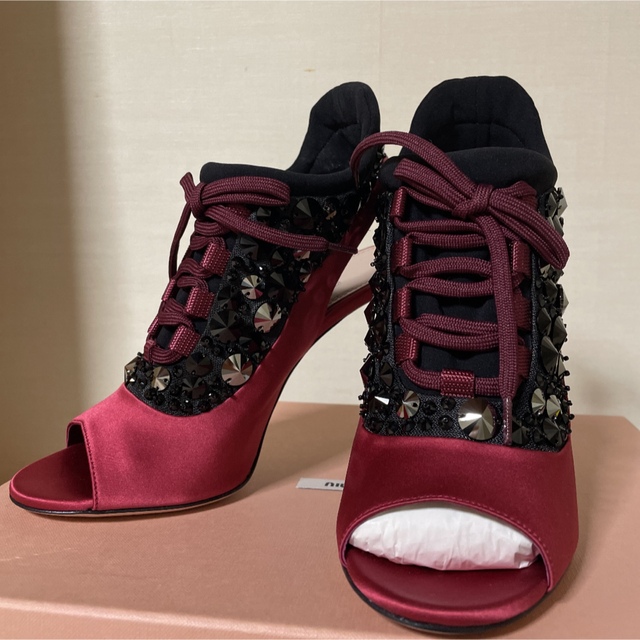 miumiu(ミュウミュウ)の新品未使用　MIU MIU パンプス　37ハーフ レディースの靴/シューズ(ハイヒール/パンプス)の商品写真