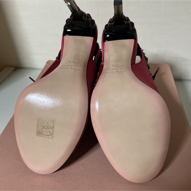miumiu(ミュウミュウ)の新品未使用　MIU MIU パンプス　37ハーフ レディースの靴/シューズ(ハイヒール/パンプス)の商品写真